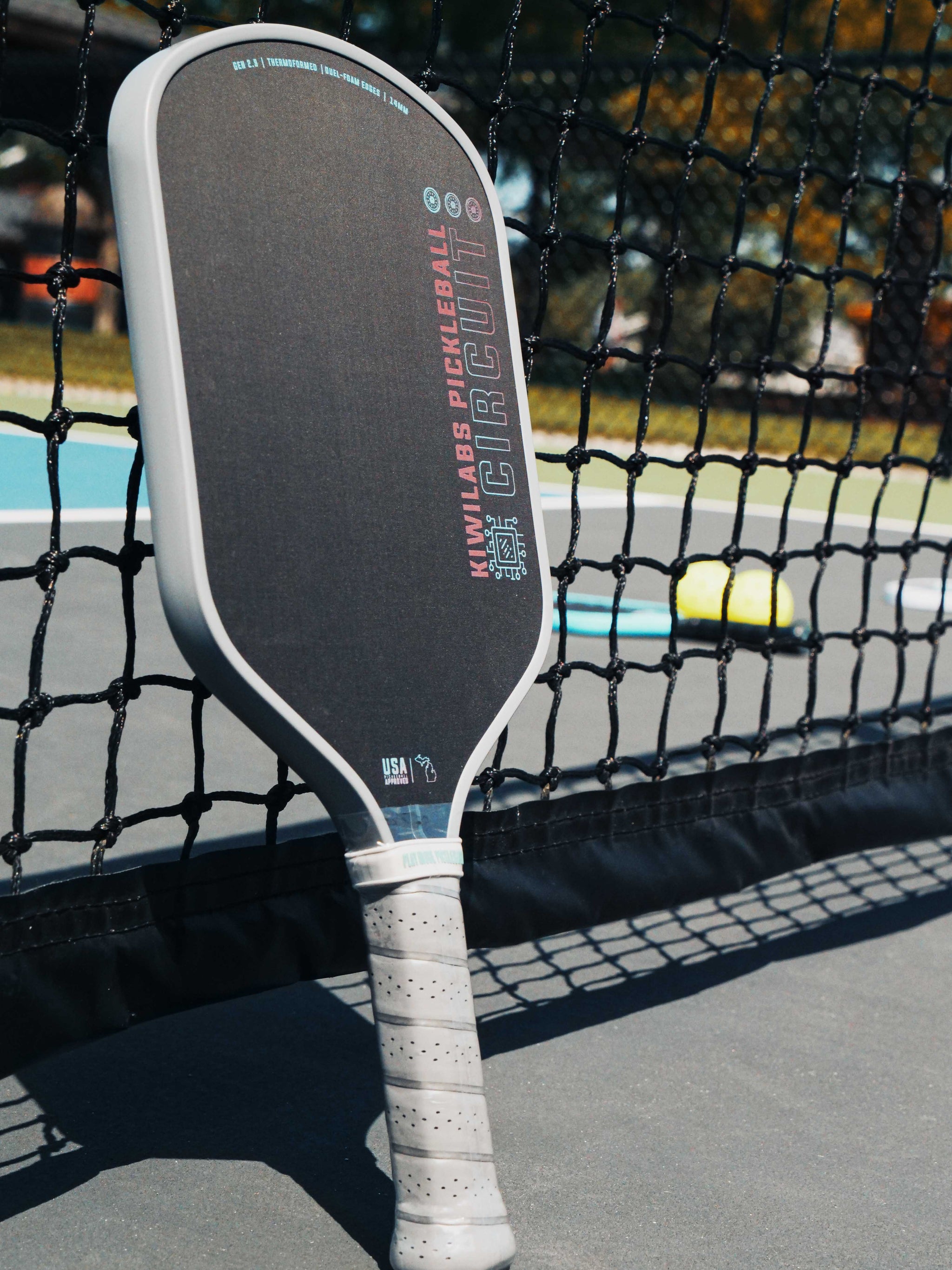 Circuit Dual-Foam Pickleball Paddle From KiwiLabs Pickleball | t700 Thermoformed Carbon Fiber